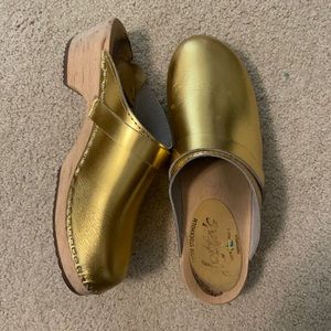 Gold clogs